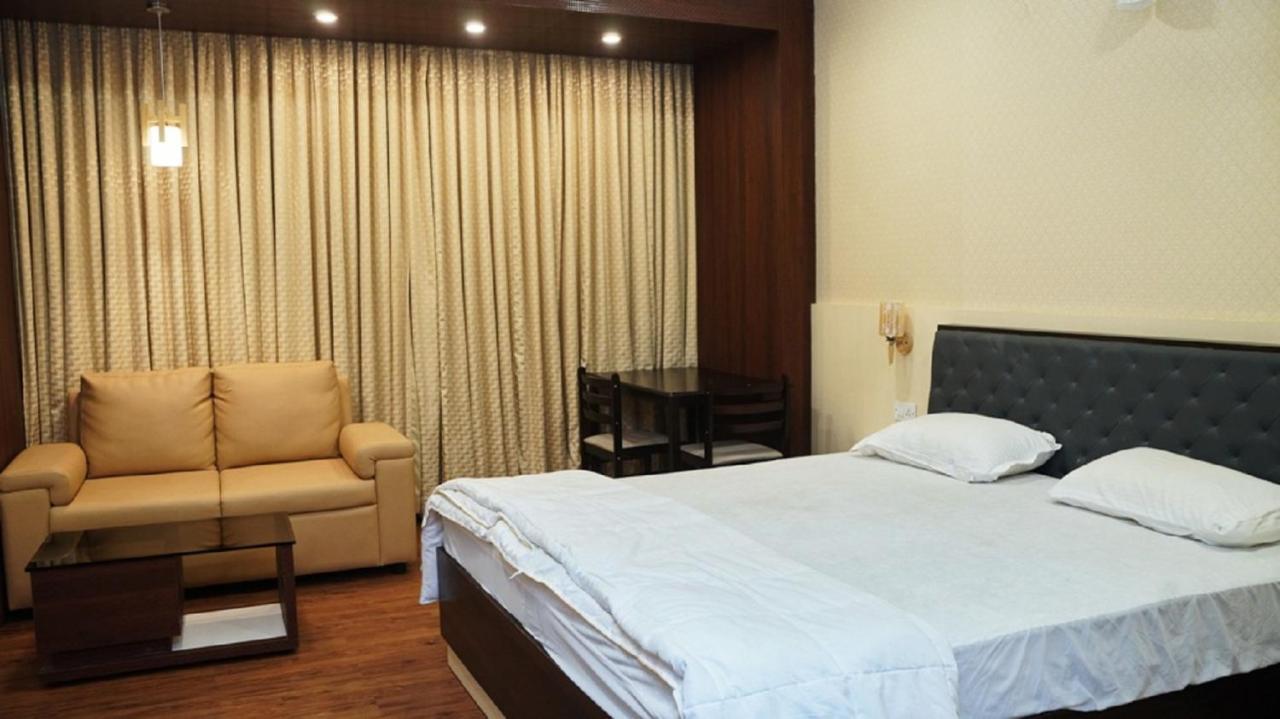 Malayalee Club Hotel Chennai Exterior foto