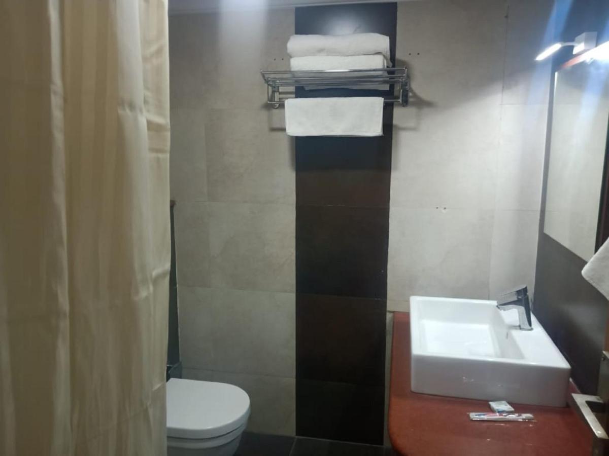 Malayalee Club Hotel Chennai Exterior foto
